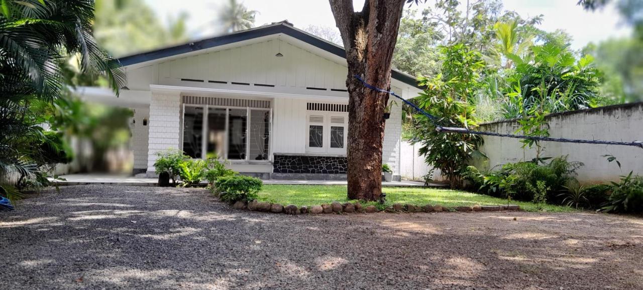 Mahagedara Dickwella Hotel Exterior photo
